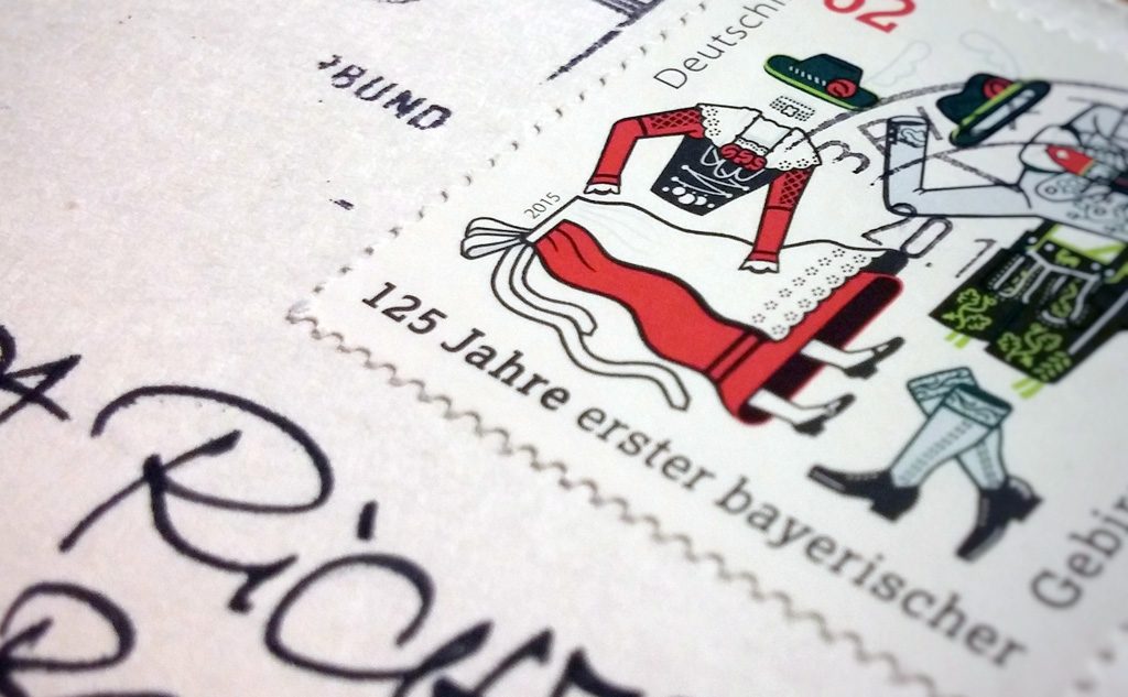 Postkarte und Briefmarke